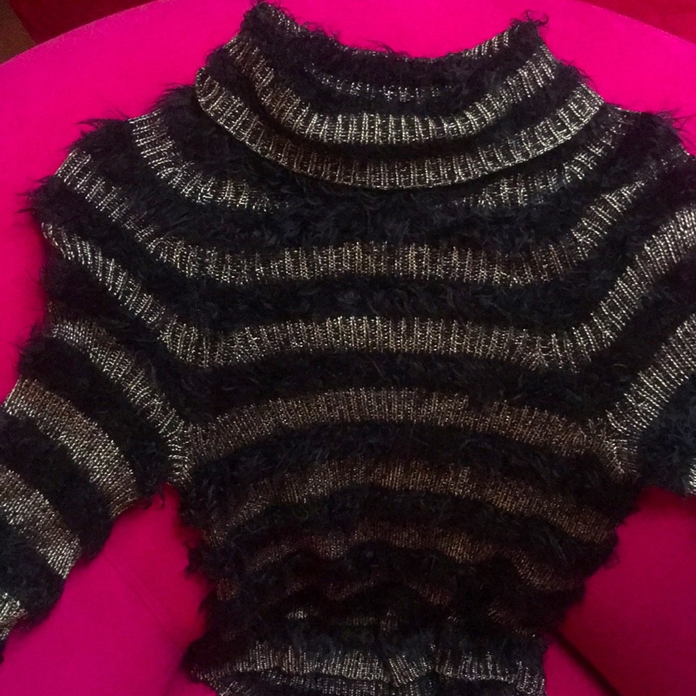 Alice + Olivia amazing black/gold sweater